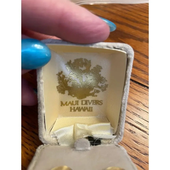 Maui divers coral and gold post back earrings in gold - Picture 4 of 10